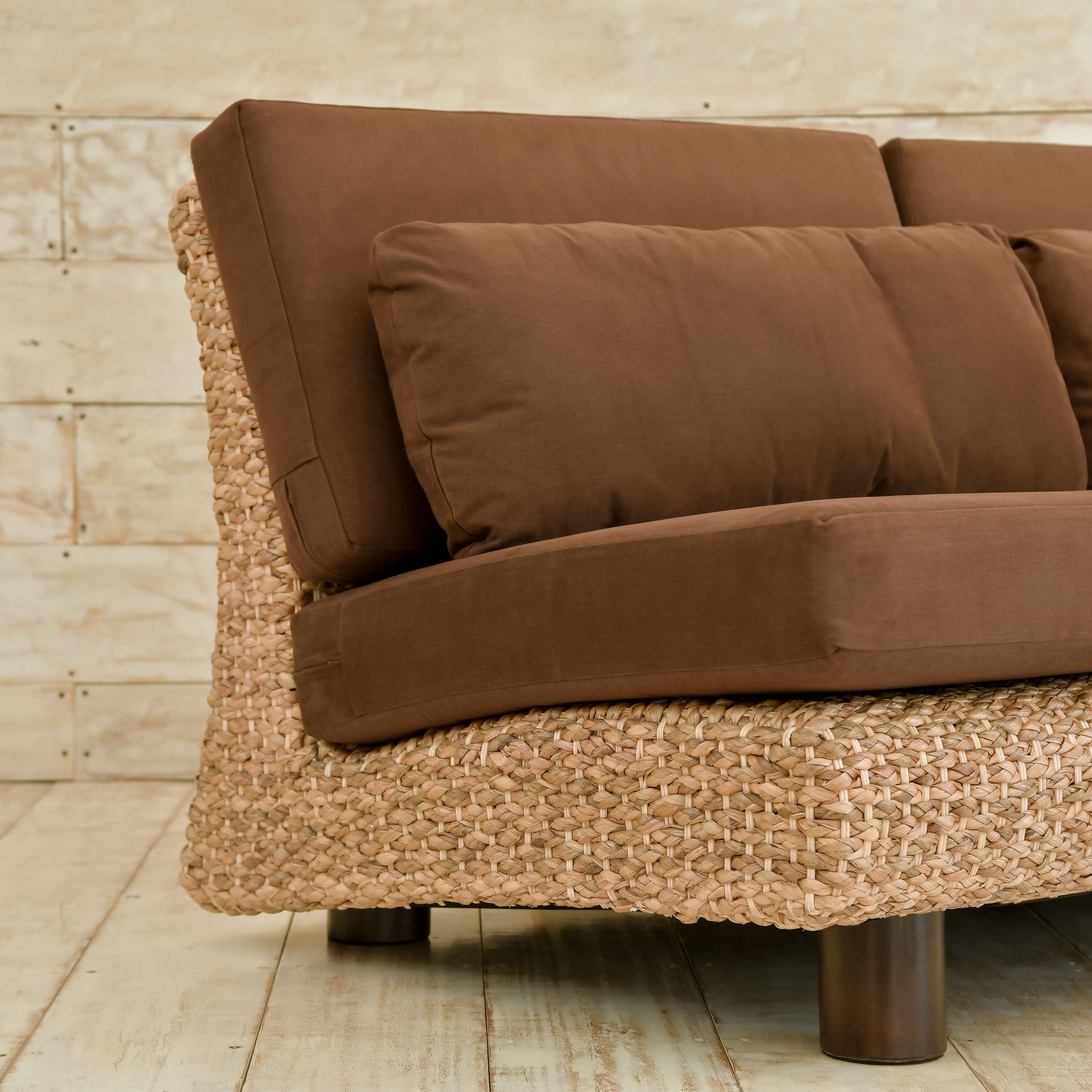 クッションカバーを取り付けた家具