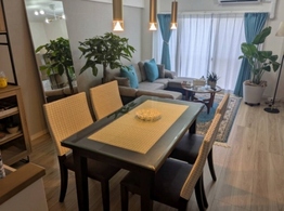 白いラタンが映える素敵なリビングダイニング