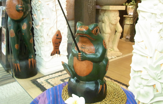 魚釣りカエル 木製オブジェ【45912】 /アジアン雑貨・バリ雑貨
